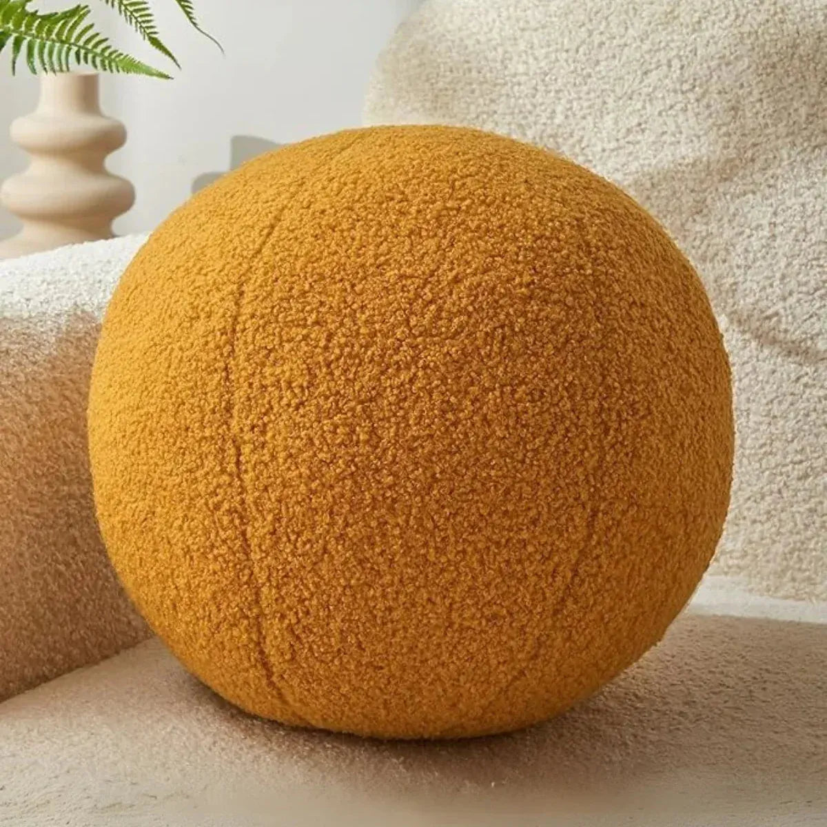 Oreiller en peluche en forme de boule